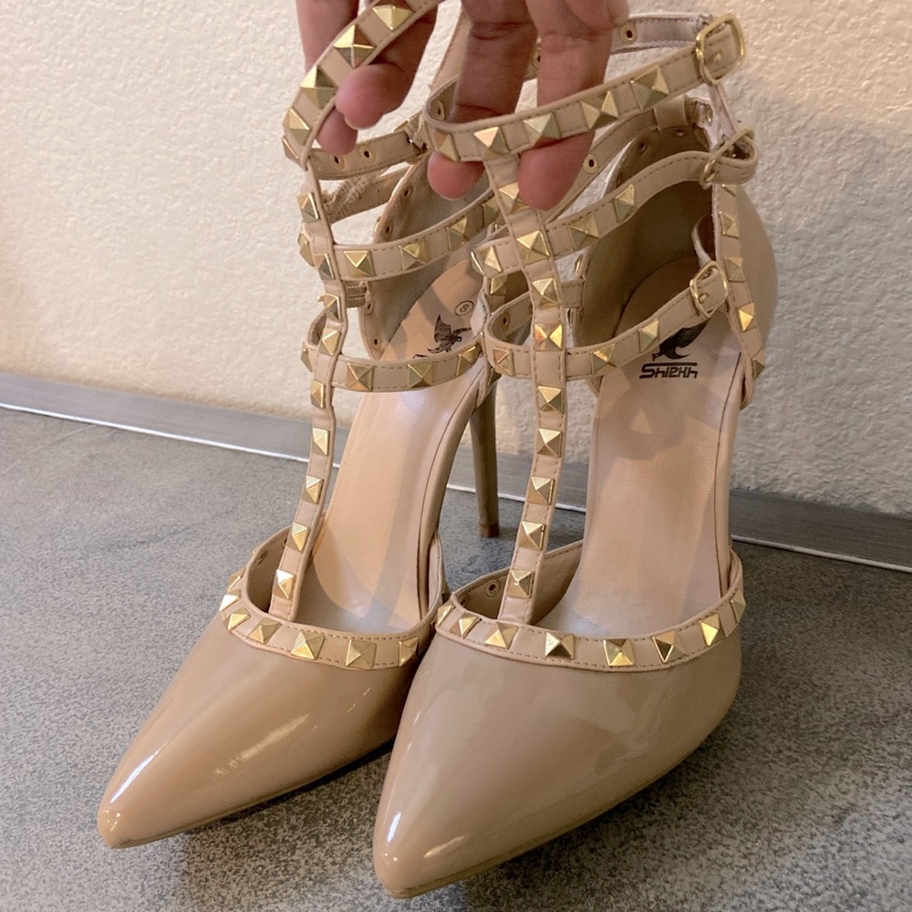 Tan paten leather heel with gold studs